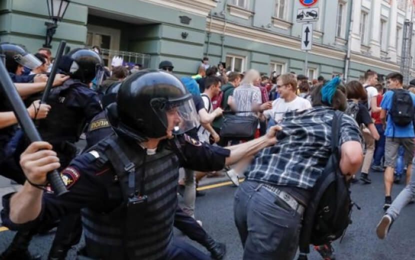 Rusya’da Emeklilik Protestosu: 1000’den Fazla Kişi Gözaltında