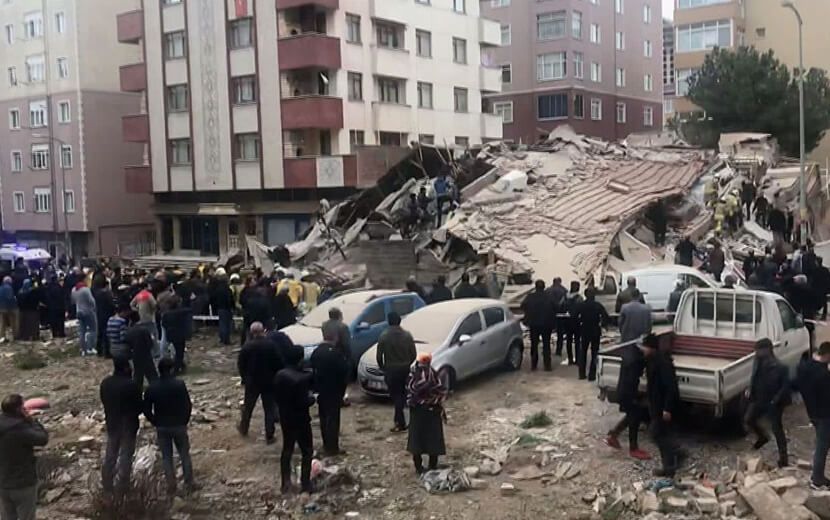 İstanbul’da 8 Katlı Bina Çöktü