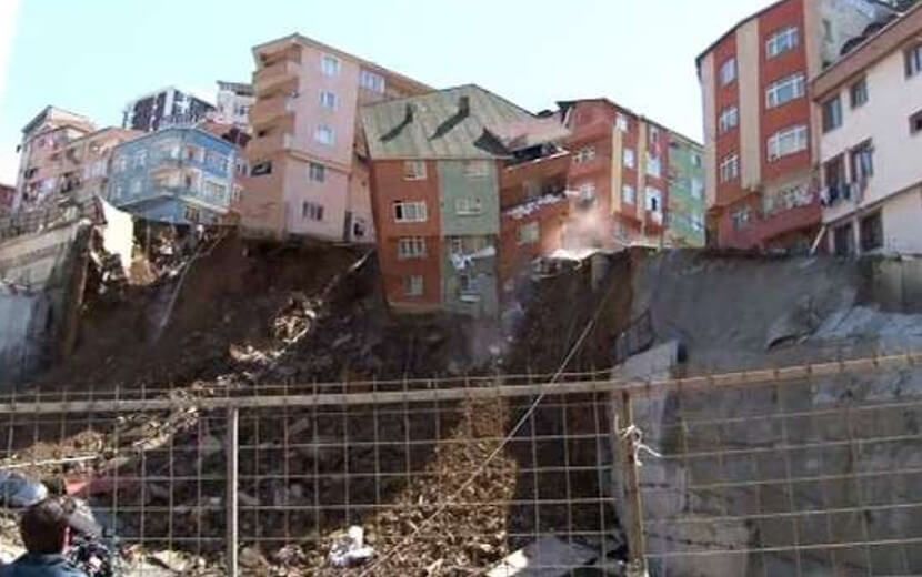 İstanbul’da 4 Katlı Bina Çöktü