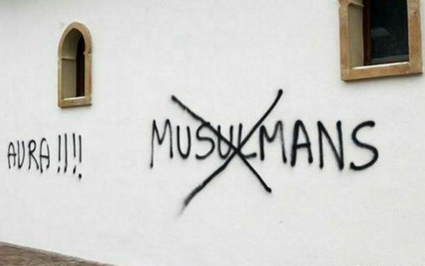 Avusturya’da Silahlı Şüpheli Camide Yakalandı