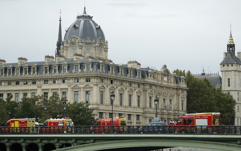 Paris’te Bıçaklı Saldırı: 5 Ölü