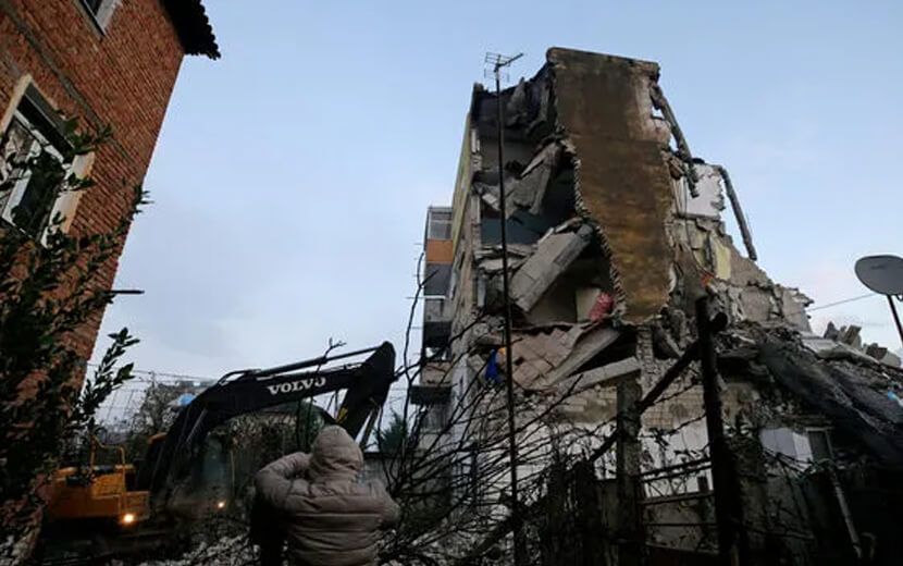Arnavutluk’ta Art Arda Büyük Depremler
