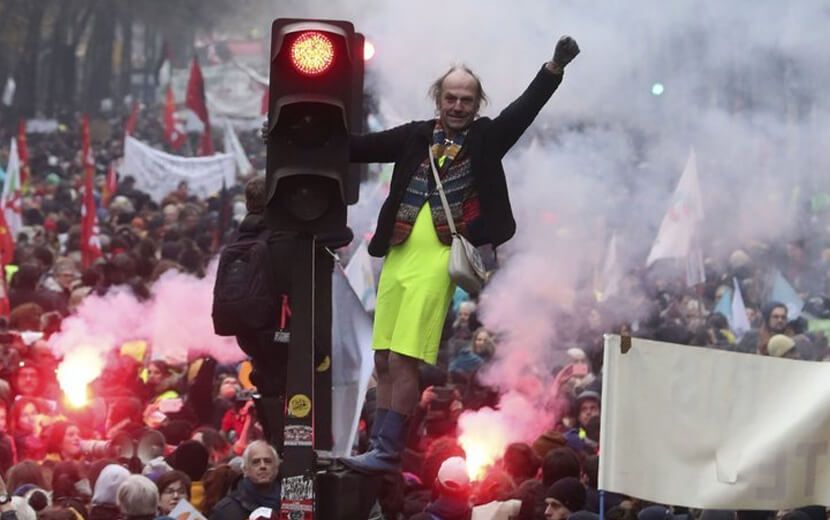 Grevler Fransa’yı Felç Etti!