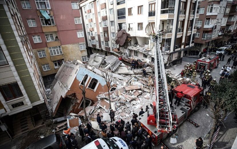İstanbul’da 7 Katlı Bina Çöktü