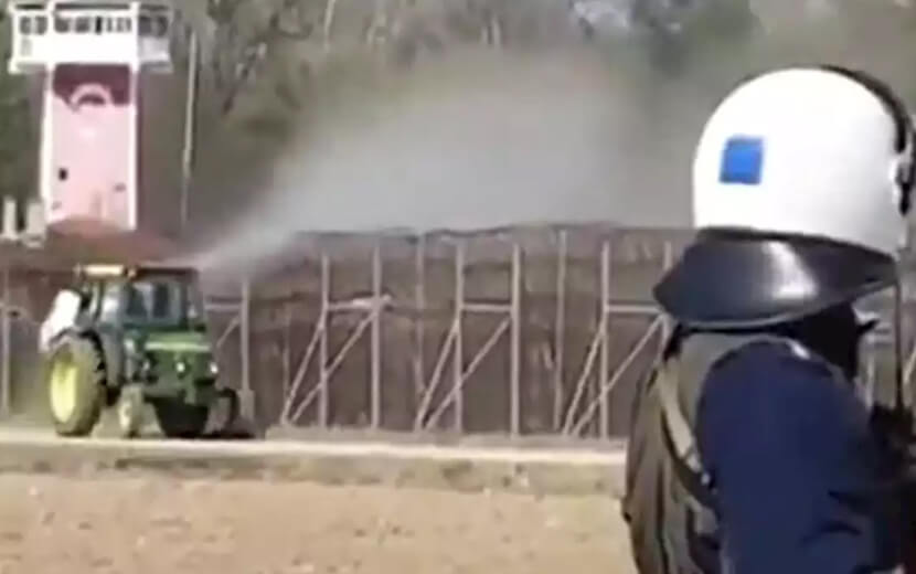 Yunanistan Göçmenlere Tarım İlacı Sıkıyor