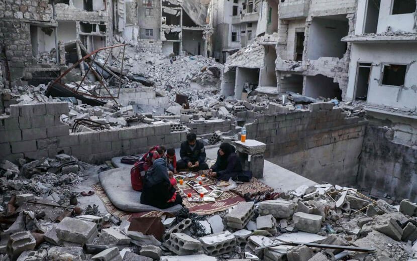 İdlib’de Enkazlar Arasında İftar!