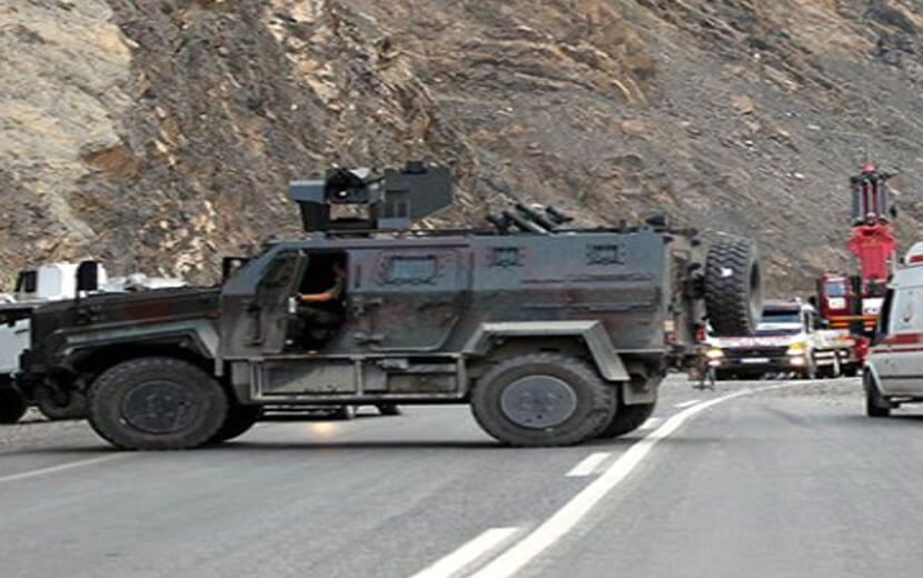 Hakkari’de Zırhlı Polis Aracı Devrildi