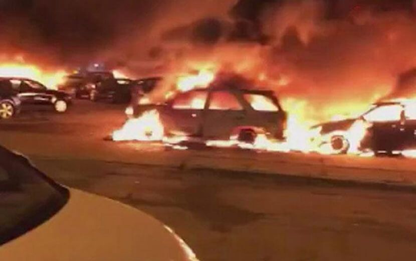 ABD’deki Protestolarda Onlarca Araç Ateşe Verildi!