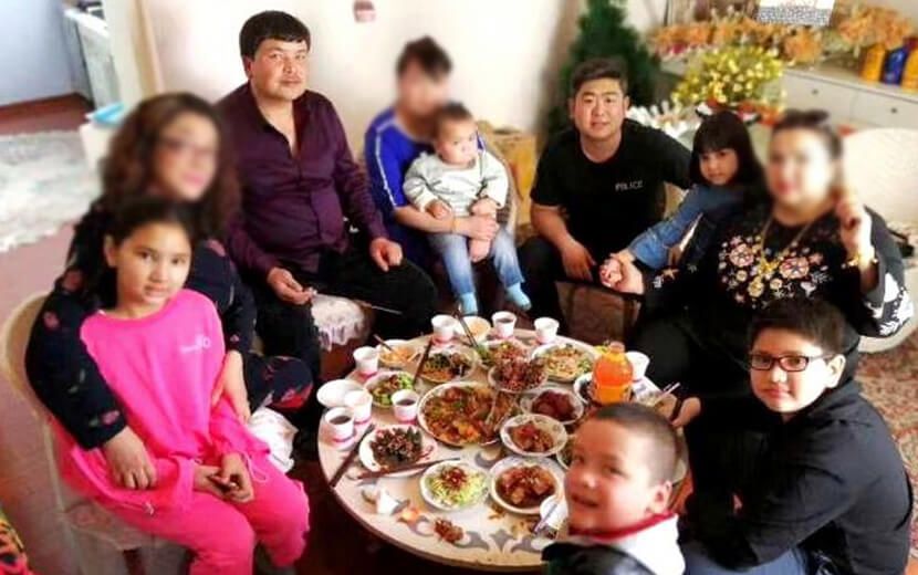 Çin Yönetimi Memurları Uygurlu Müslümanların Evlerinde Zorla Kalıyor!