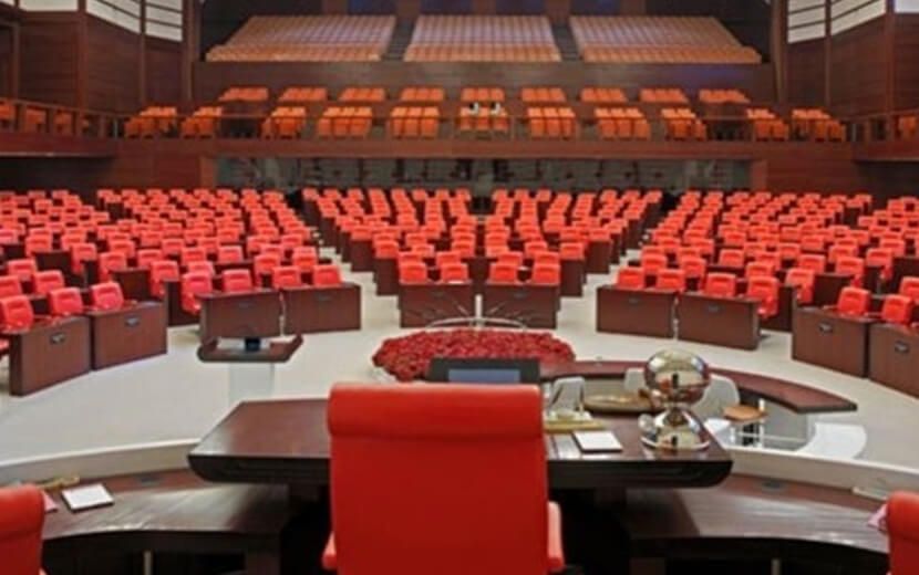 Irak ve Suriye Tezkeresi Meclis’ten Geçti