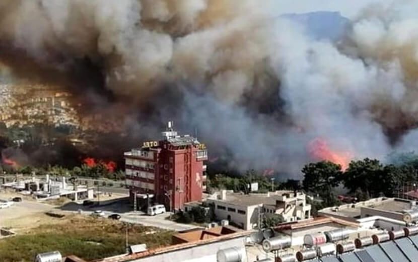 Hatay’daki Orman Yangını Genişleyerek Sürüyor