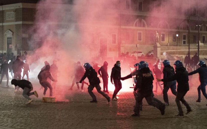 İtalya’da Kısıtlamalar Ülke Çapında Protesto Edildi!