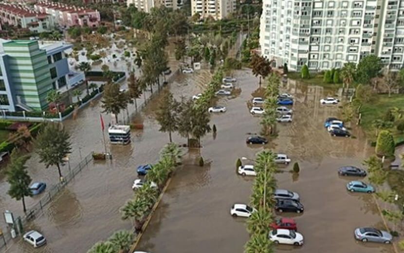 İzmir’de Sel: 2 Kişi Hayatını Kaybetti
