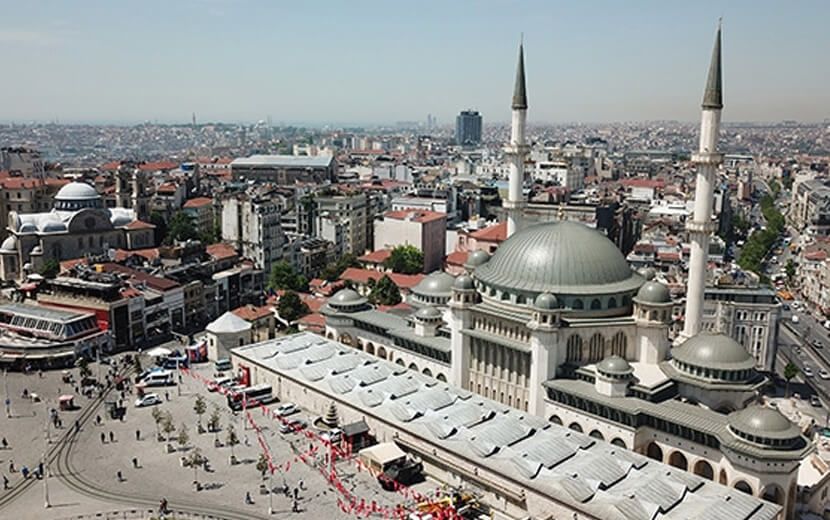 Taksim Camii İbadete Açıldı