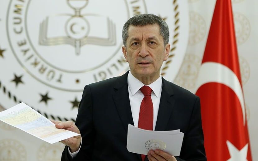 Milli Eğitim Bakanı Ziya Selçuk İstifa Etti