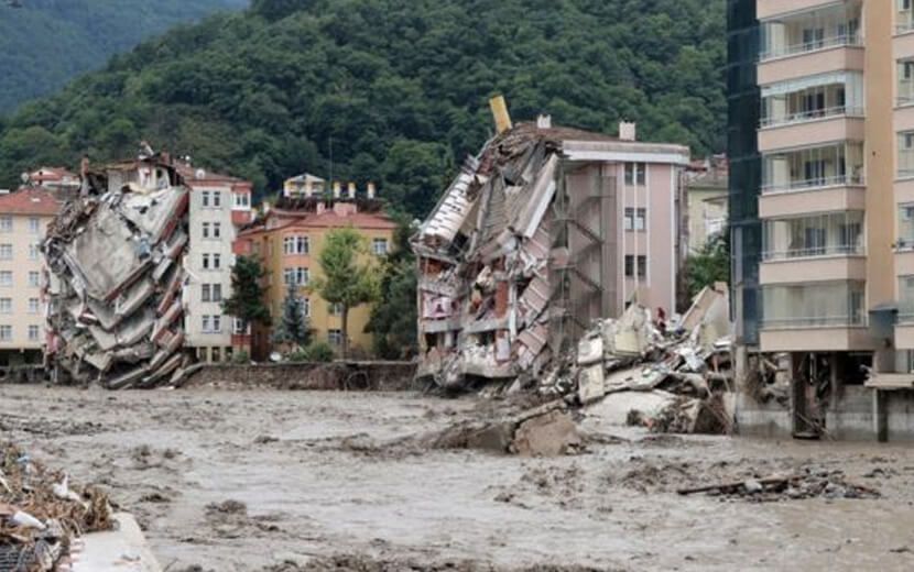 Karadeniz’de Sel: 27 Kişi Hayatını Kaybetti, 100’ün Üzerinde Kayıp