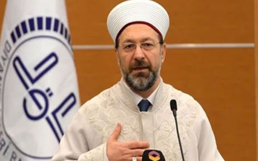 Diyanet, Dinsizlikten Şikayet Ediyor, Çocukların Resme Secde Ettirilmesine Susuyor!