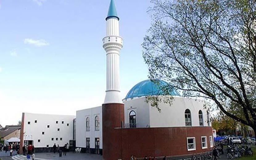 İslam Düşmanı Fransa 21 Camiyi Daha Kapattı!