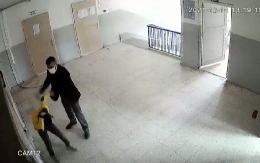 Öğrencisini Acımasızca Döven Öğretmen Açığa Alındı