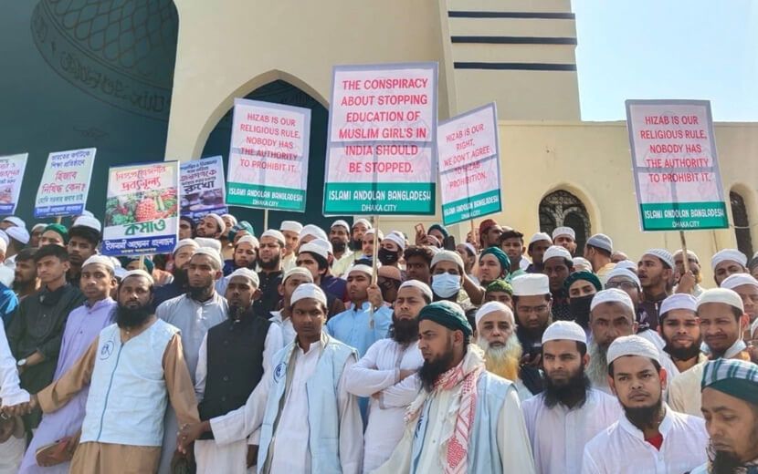 Hindistan’daki Başörtüsü Yasağı Bangladeş’te Protesto Edildi!