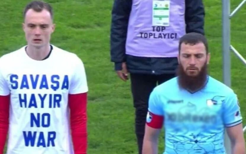 ERZURUMSPOR KAPTANI: “ORTADOĞU’DA HER GÜN BİNLERCE İNSAN ÖLÜYOR”