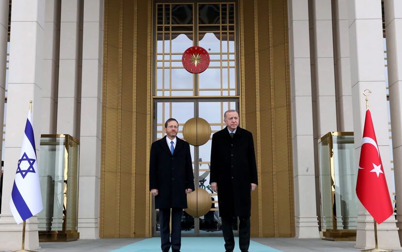 Erdoğan, Törenle Karşıladığı İşgalcinin Kanlı Ellerini Sıktı!