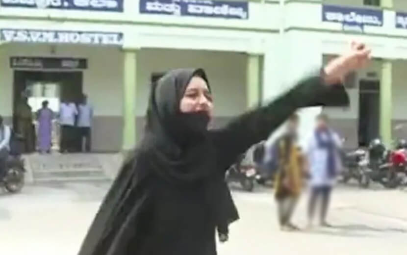 İslam Düşmanı Hindistan’da Mahkeme, Başörtüsü Yasağını Onayladı