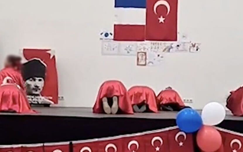 Fransa’daki Türk Okulunda Kemalist Putperest Ayini