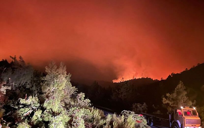 Marmaris’te Dün Başlayan Orman Yangını Sürüyor
