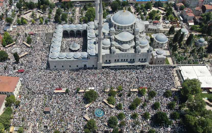 Ustaosmanoğlu’nun Cenazesi Fatih Camii’nden Kaldırıldı