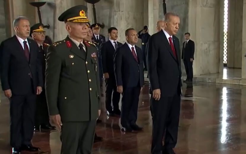 Erdoğan, YAŞ Toplantısı Öncesinde Anıtkabir’i Ziyaret Etti