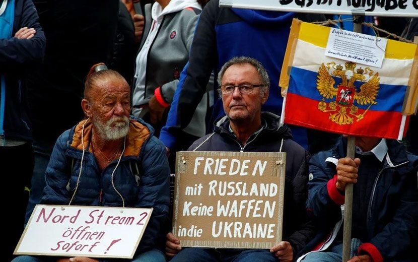 Almanya’da Rusya’ya Uygulanan Ambargo ve Koronavirüs Tedbirleri Protesto Edildi
