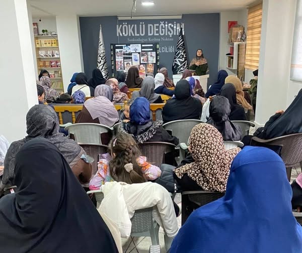 Köklü Değişim Kadın Kolları Diyarbakır Olarak “Ümmetin Dirilişi: Firavunlara Musayız” Başlıklı Paneli Gerçekleştirdik