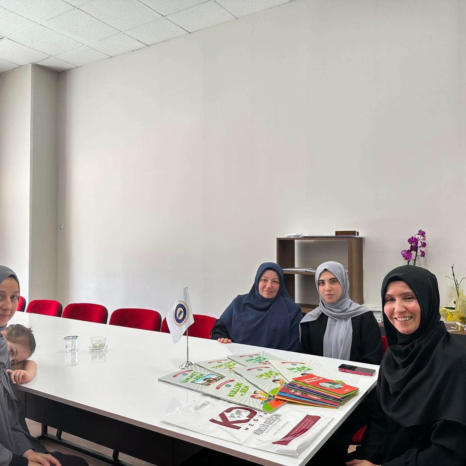 Köklü Değişim Kadın Kolları İstanbul Olarak Emel Okullarının Davetine İcabet Ettik