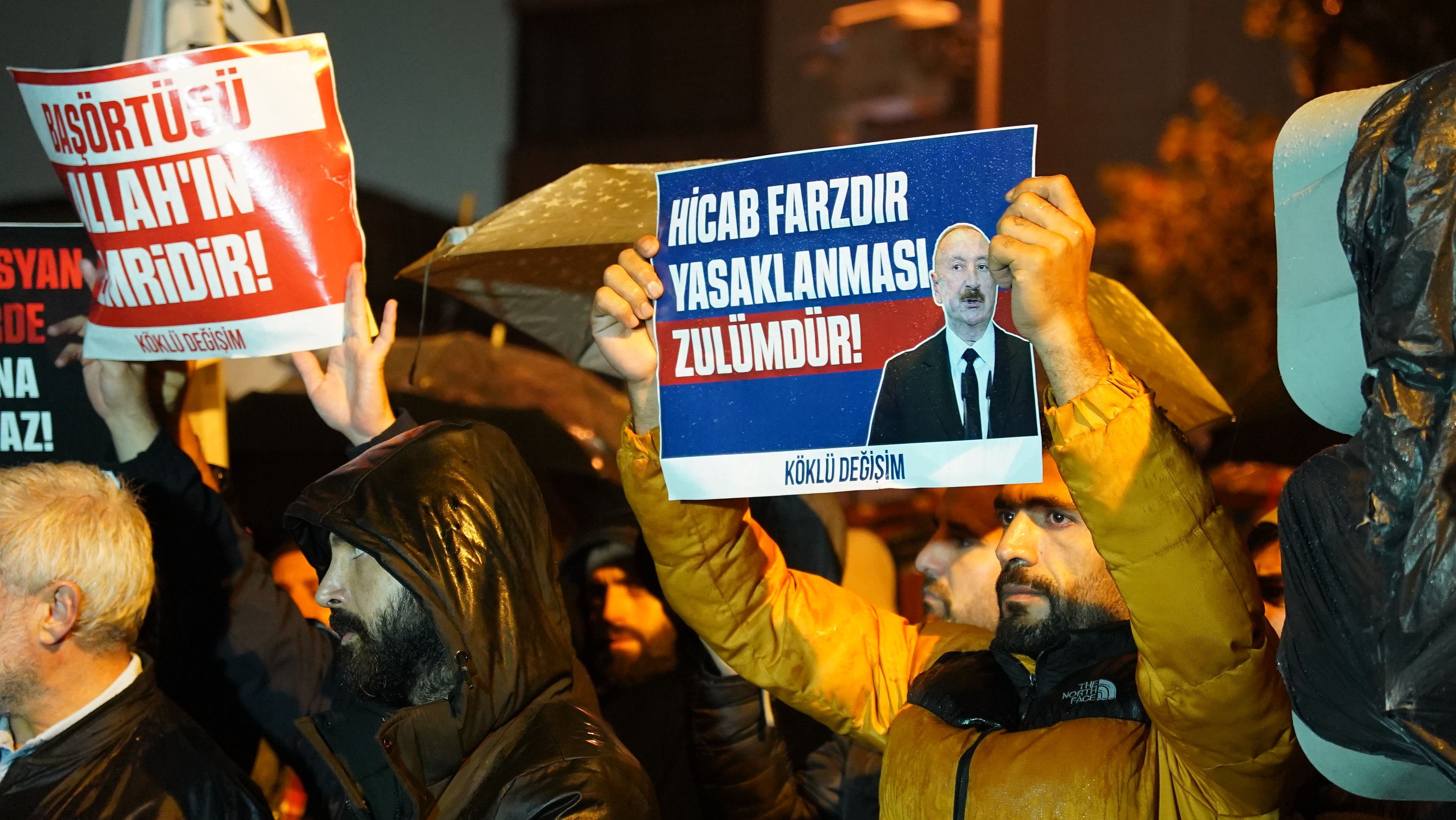 Azerbaycan Konsolosluğu-Hicap Allah'ın Emridir-7.JPG.jpeg
