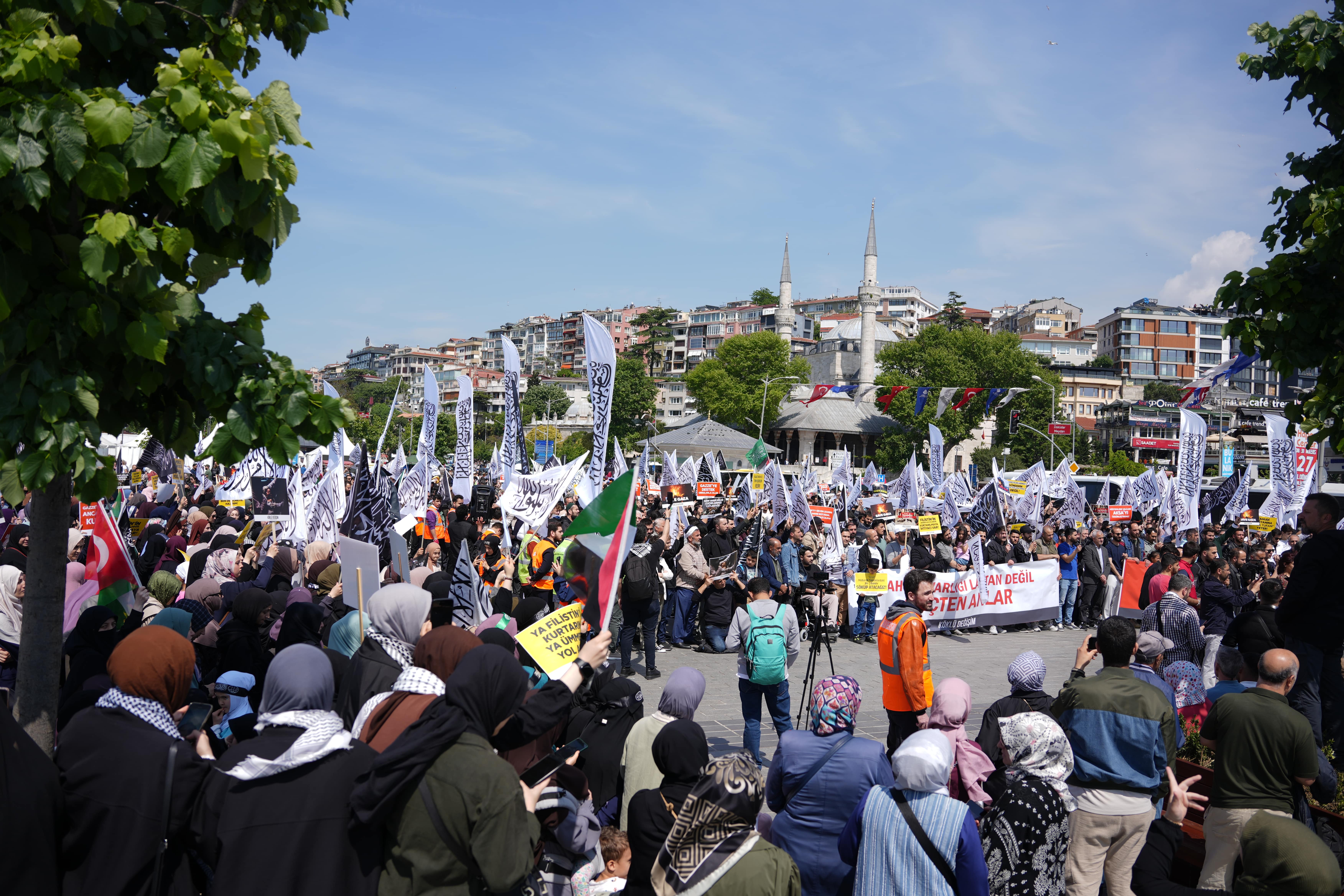 Hizbut Tahrir İstanbul Üsküdar Hilafet Gazze yürüyüş meydan-min.JPG