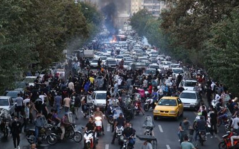 İran’daki Gösterilerde Silahlı Saldırılar: 6 Ölü, 13 Yaralı