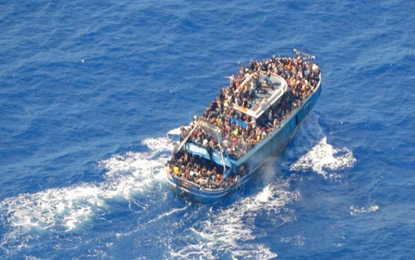 Θεμελιώδης αλλαγή |  Έλληνας δάχτυλος σε καραβάκι με 750 μετανάστες!