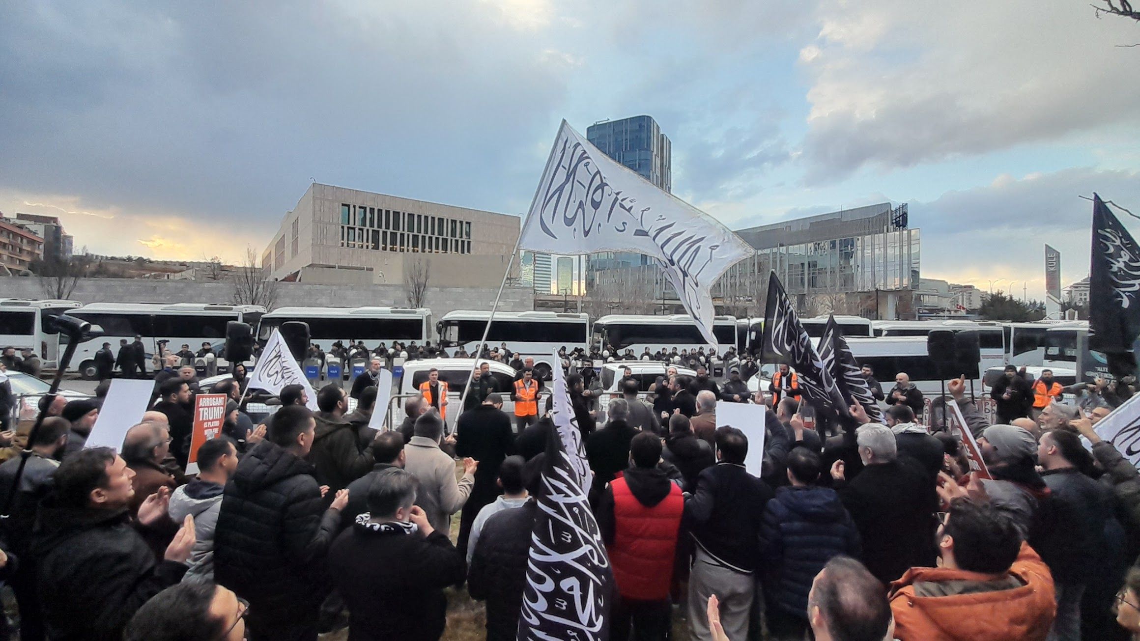 Köklü Değişim,ABD Elçiliğine Mesaj, “Haddini Bil Trump!”.jpg