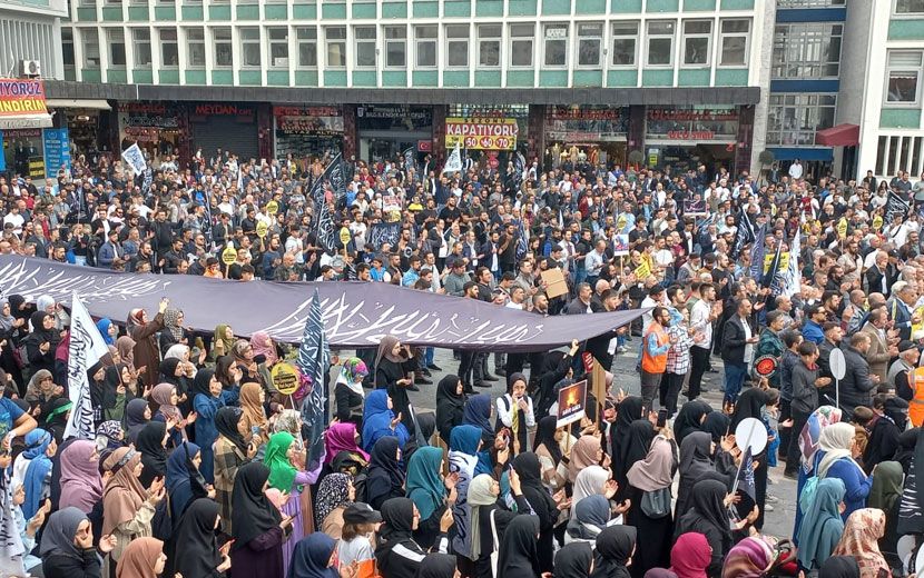 Köklü Değişim, Ankara Ulus Meydanı'ndan Seslendi: "Ya Filistin’i Kurtarın ya da Ümmete Yol Açın!"