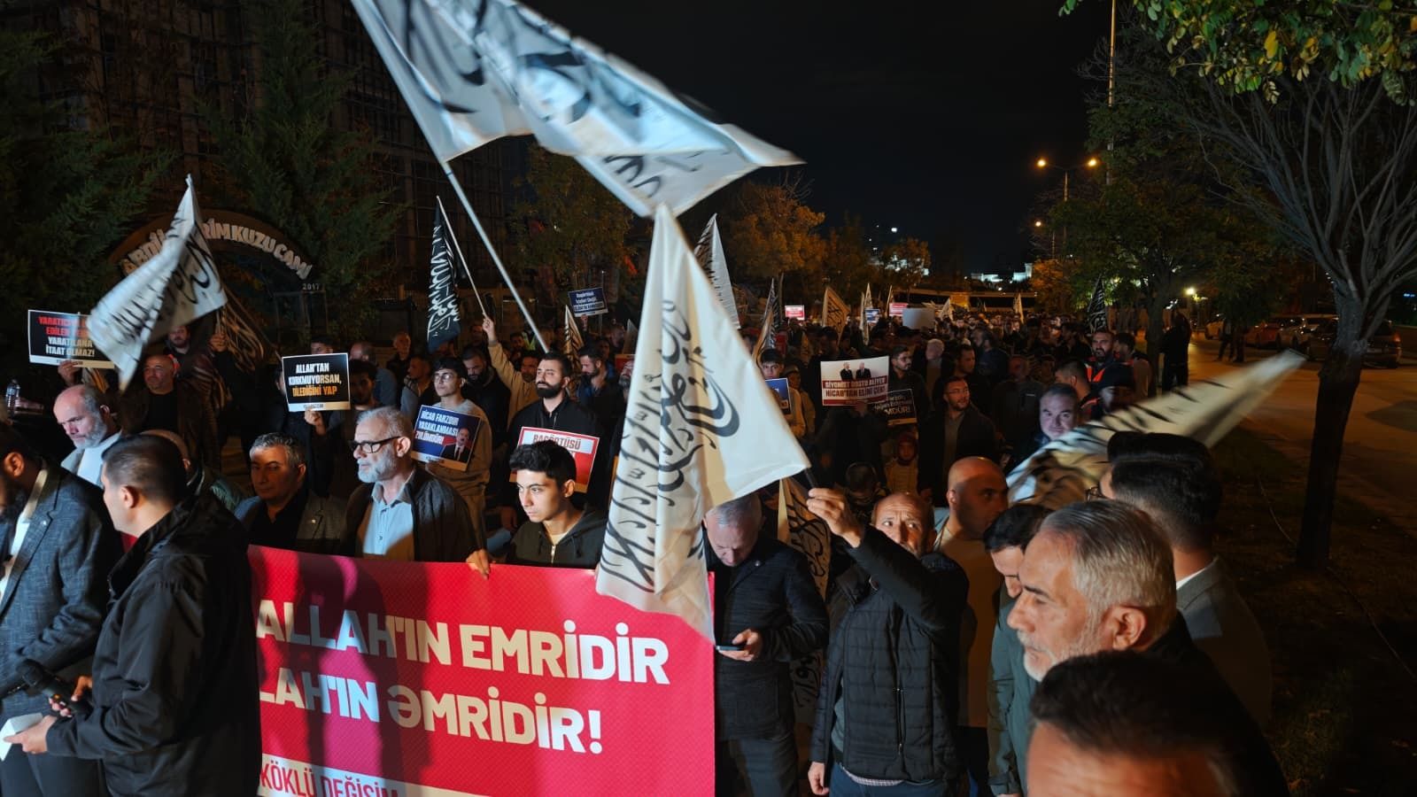 Koeklue_Degisim_Azerbaycan_Basoertuesue_Protestosu_Genel_4_4117f6629d.jpg