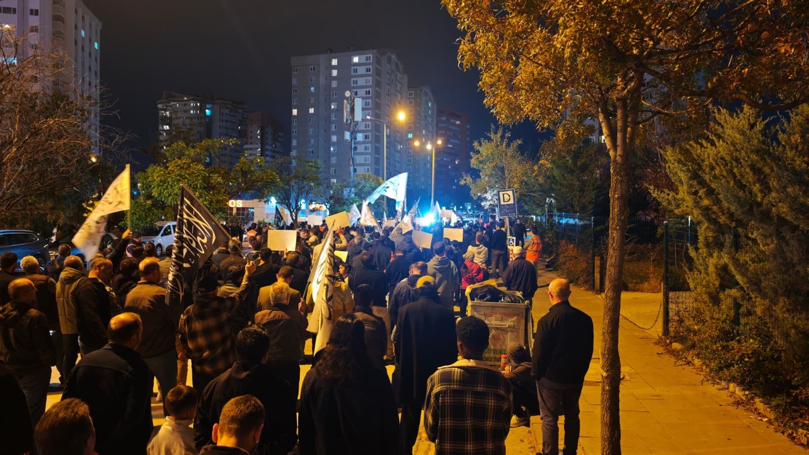 Koeklue_Degisim_Azerbaycan_Basoertuesue_Protestosu_Genel_5_ce574d0885.jpg