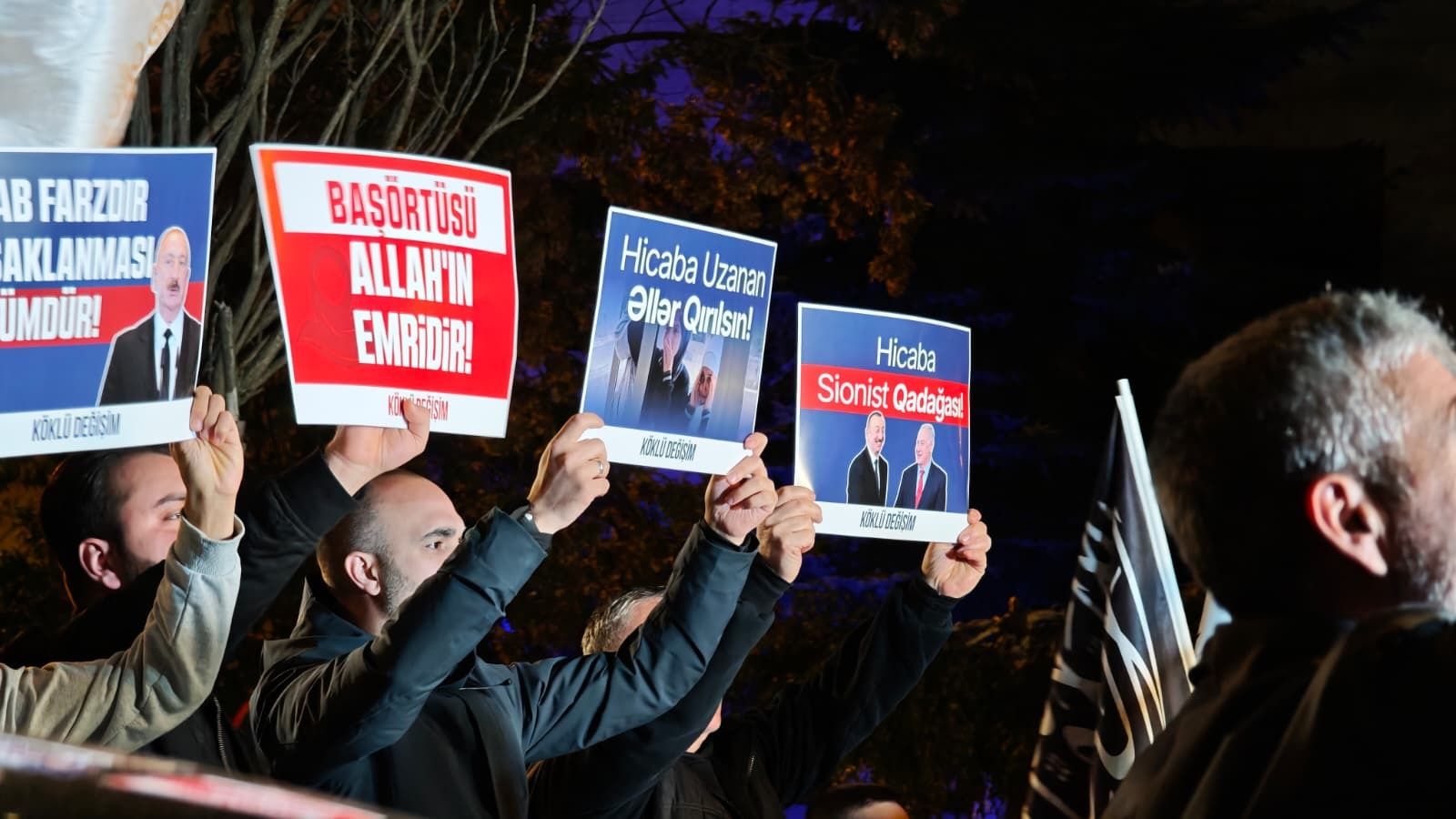 Koeklue_Degisim_Azerbaycan_Basoertuesue_Protestosu_Genel_6_1319eac4b0.jpg