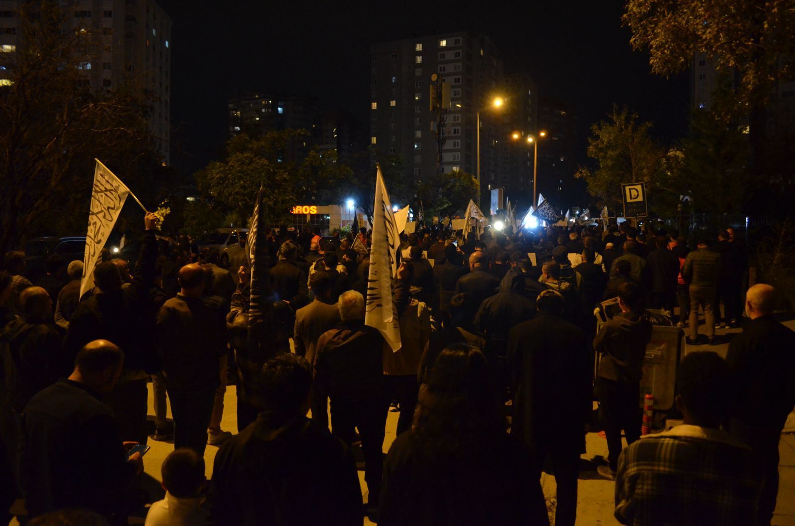 Koeklue_Degisim_Azerbaycan_Basoertuesue_Protestosu_Genel_7f4090bfed.jpg