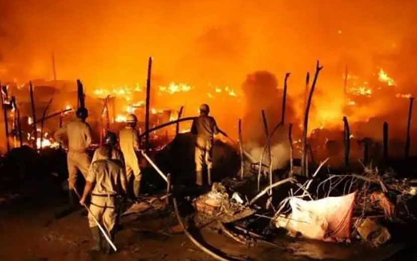 Bangladeş’teki Yangında 12 Bin Arakanlı Müslüman Açıkta Kaldı