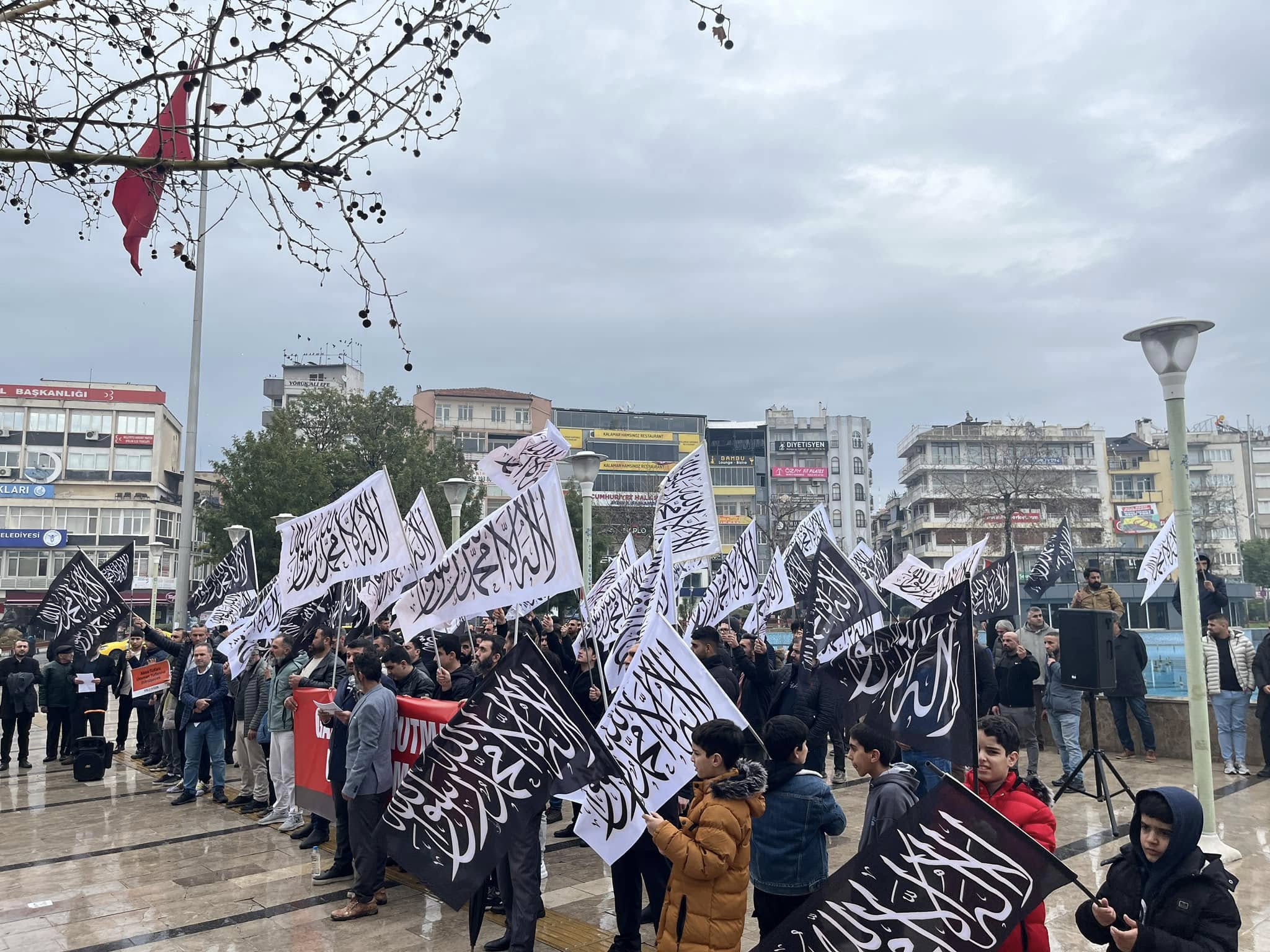 Köklü Değişim Basın Açıklaması Gazze'yi Unutma Unutturma Aydın4.jpg