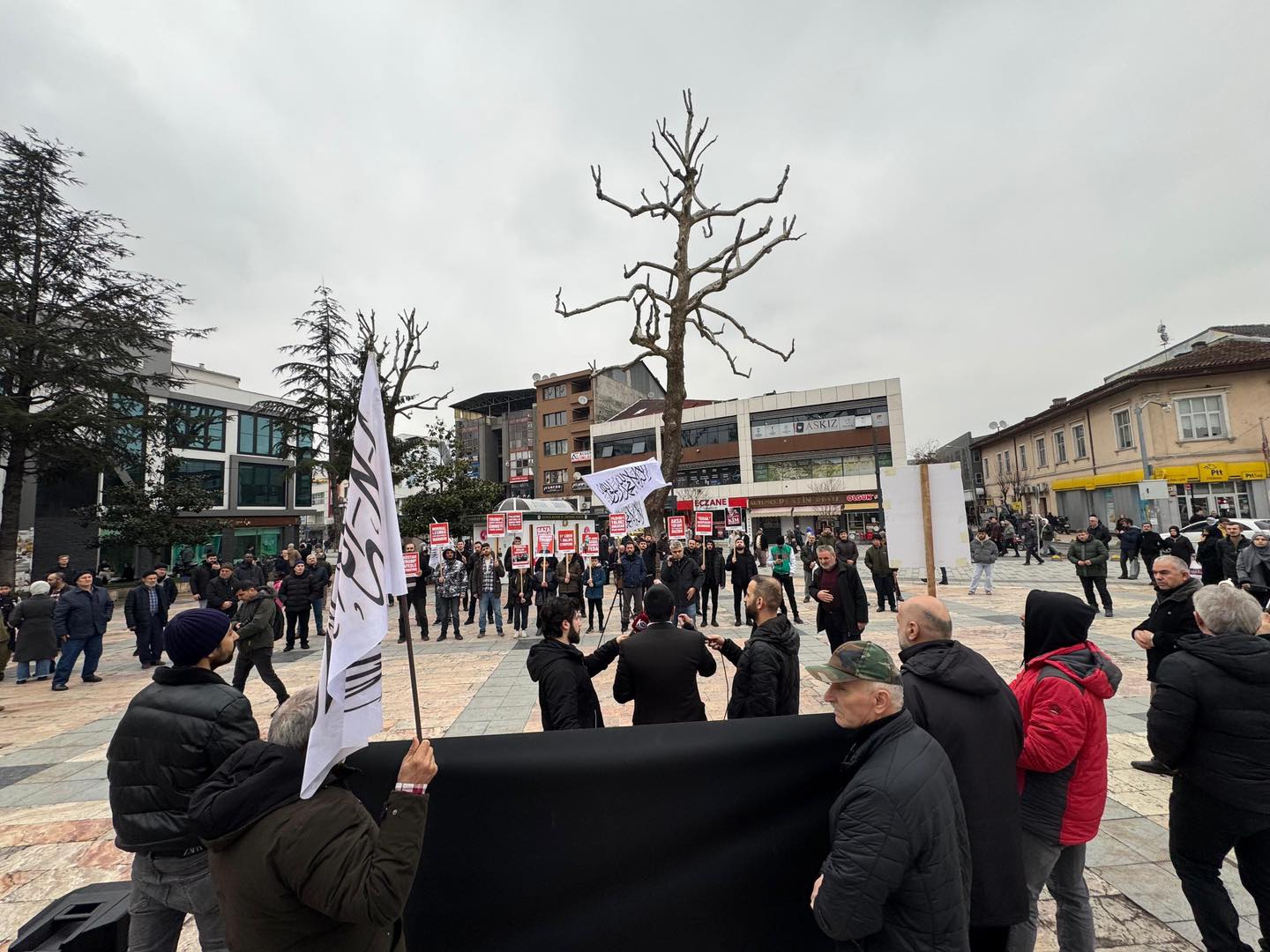 Köklü Değişim, Basın Açıklaması, Trump'a Haddini Kim Bildirecek DÜZCE-2.jpg