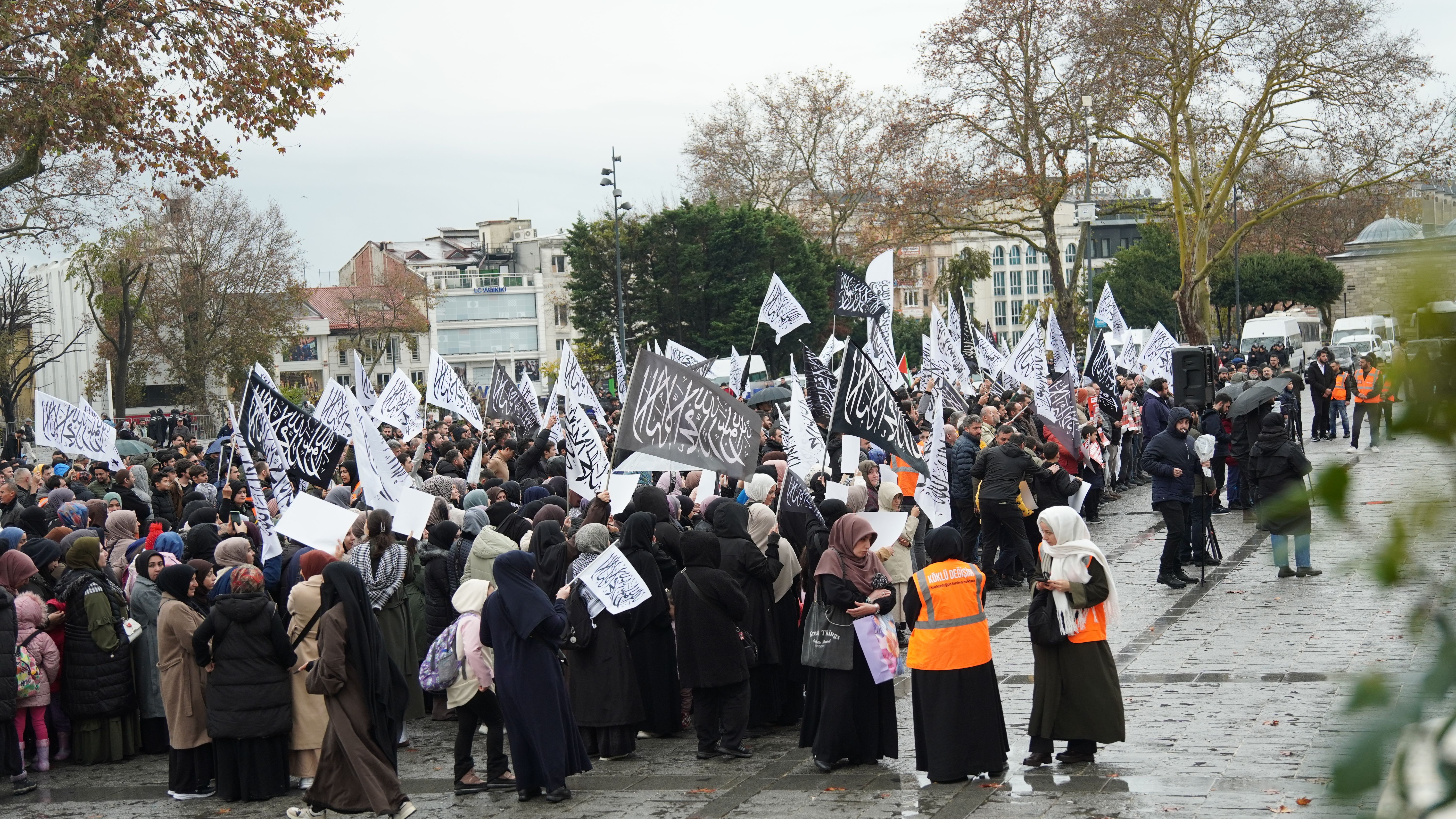 Köklü Değişim Beyazıt Camii Gazze'de Ateş Sönmüyor Basın Açıklaması-10.JPG