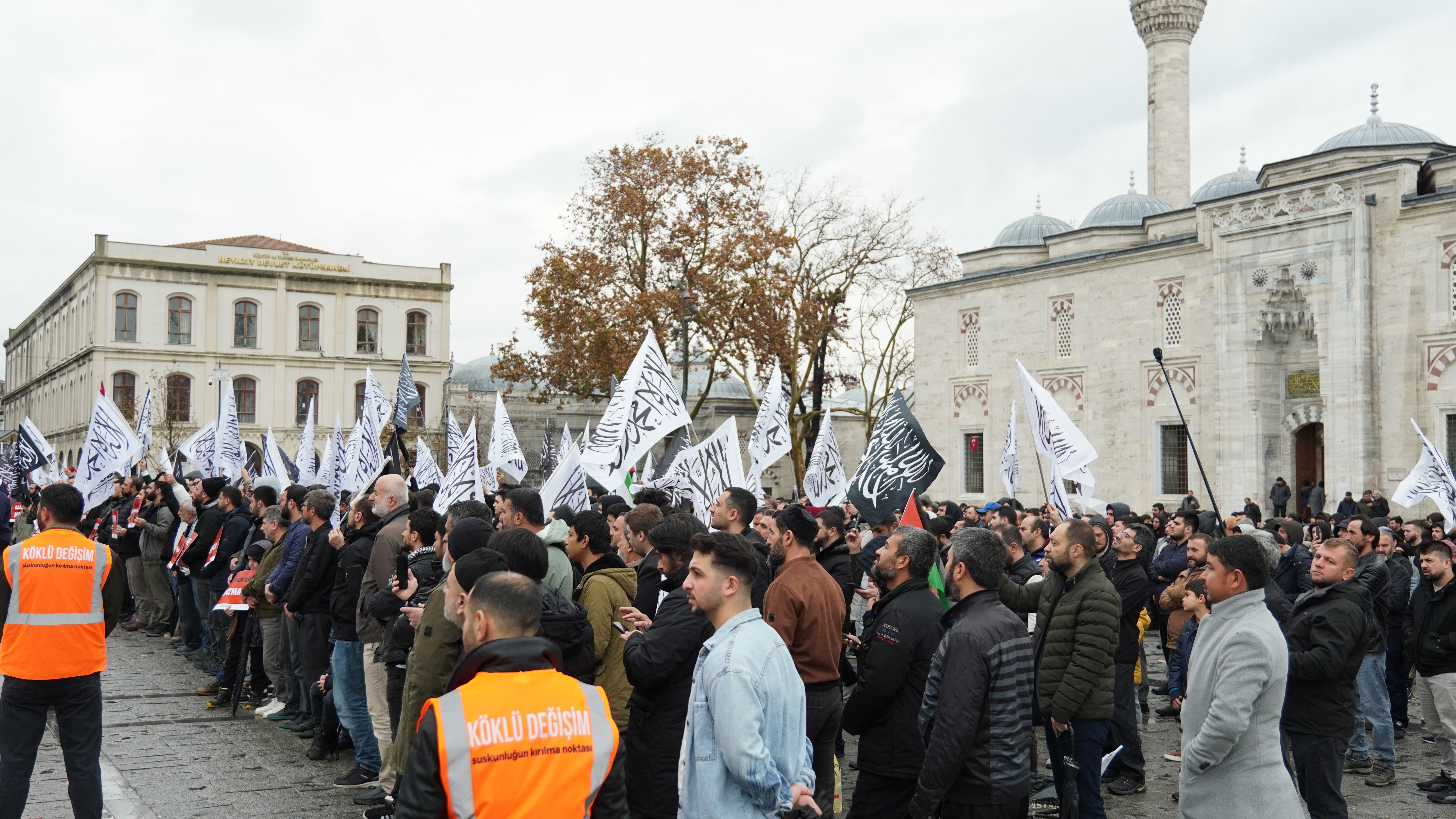 Köklü Değişim Beyazıt Camii Gazze'de Ateş Sönmüyor Basın Açıklaması-12.JPG