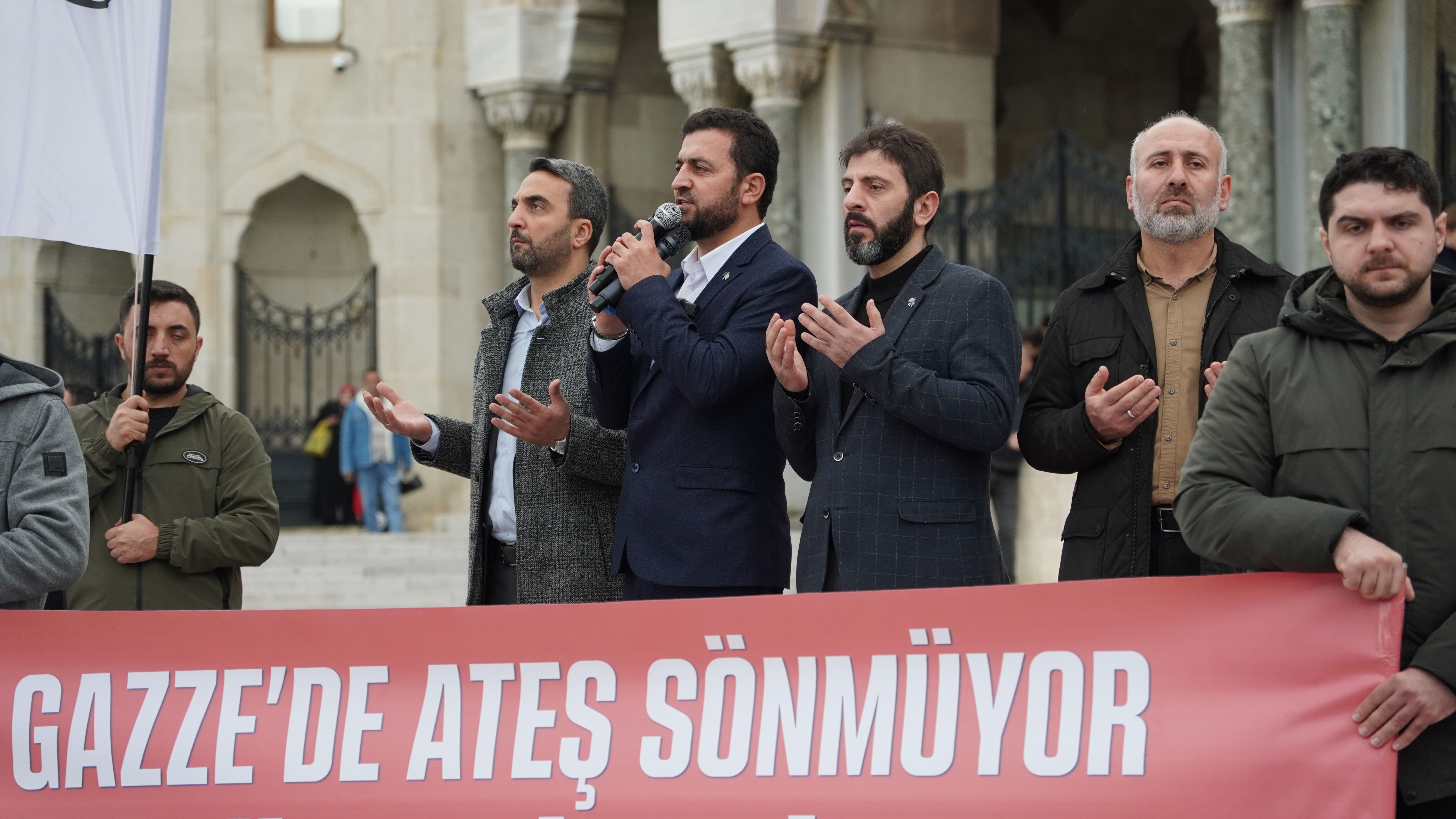 Köklü Değişim Beyazıt Camii Gazze'de Ateş Sönmüyor Basın Açıklaması-8.jpg